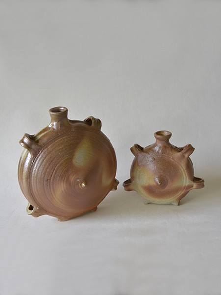 http://www.poteriedesgrandsbois.com/files/gimgs/th-28_GOU006-03-poterie-médiéval-des grands bois-gourdes-gourde.jpg